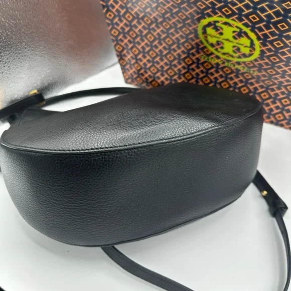 Tory Burch Carson Hobo Crossbody Bag Black Pebbled Leather Gold Logo Very EUC - Picture 3 of 4